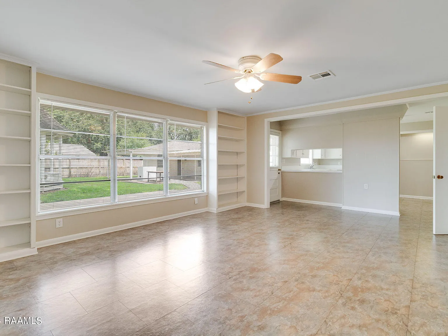 3 bed, 2.0 bath, 1900 sqft, $2,000 — Photo 3