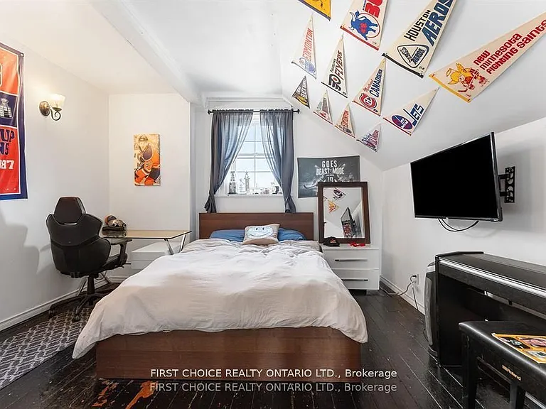 8 Campbell Reid Ct — Photo 12