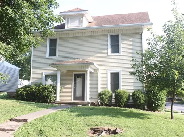 724 N 7th St, Atchison, KS 66002