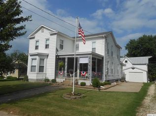 545 Decatur St, Barry, IL 62312