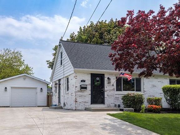 2nd image of 3027 W 23rd St