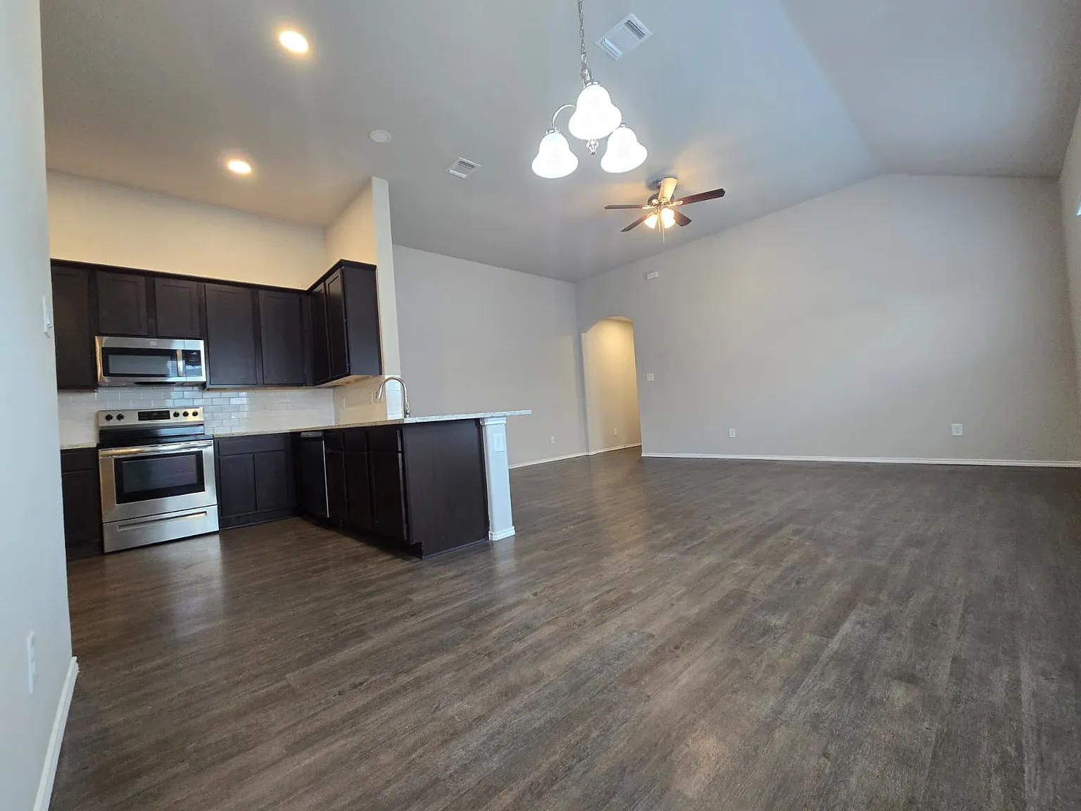 3 bed, 1400 sqft, $1,445 — Photo 2