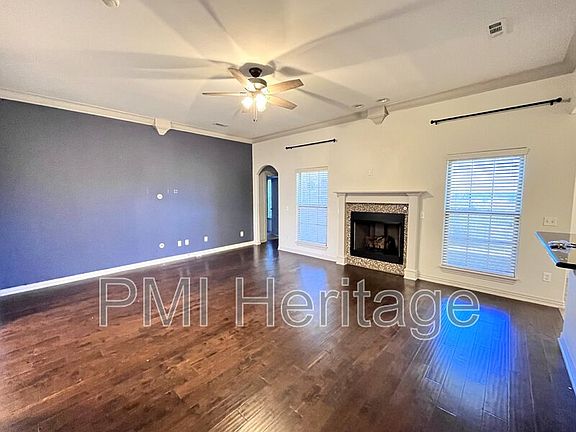 4th image of 206 Peyton St
