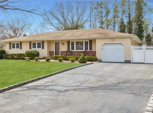 6 Heritage Pl S, Nesconset, NY 11767