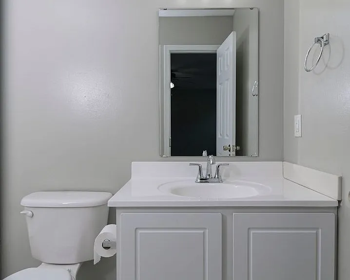 141 Wigmore Ln — Photo 31