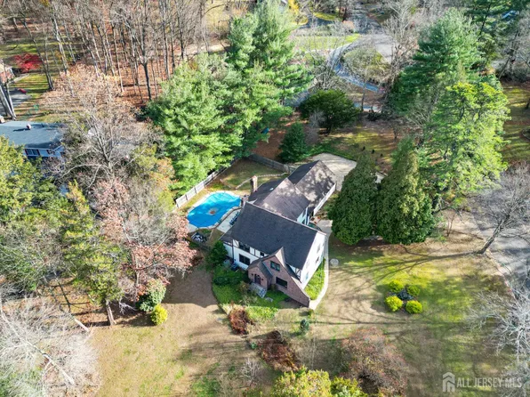 1 Derby Ln, North Brunswick, NJ 08902