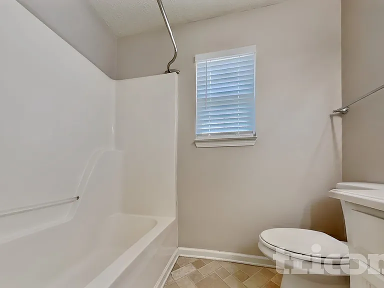 1258 Tiree Dr — Photo 9