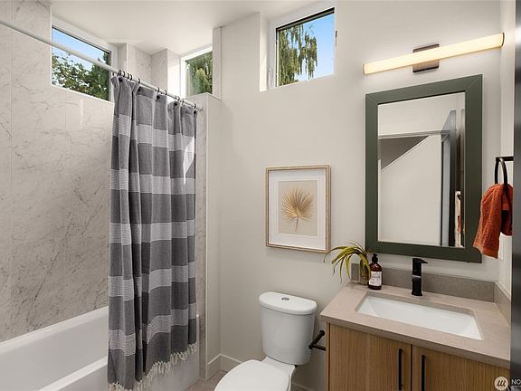 4th image of 3404 E Spring St