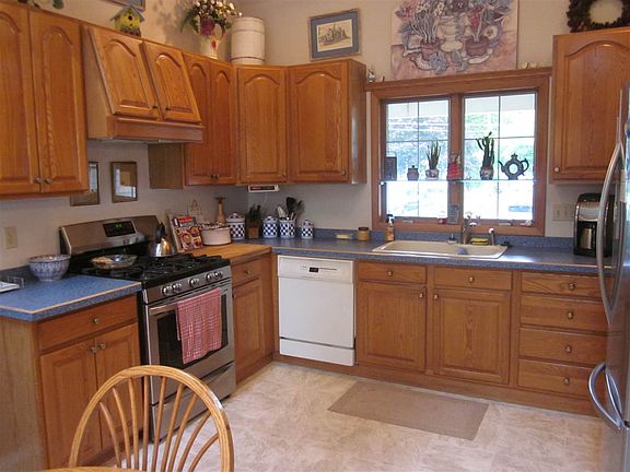 3rd image of 46 Prospect Ave