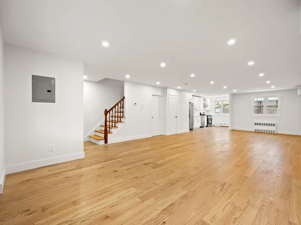 2567 East 29th Street image 5 of 31