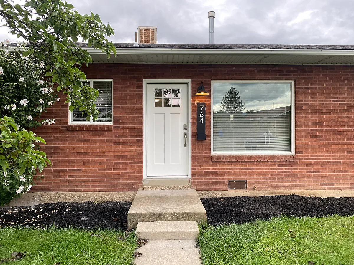 Building Photo - 764 W 220 N #1