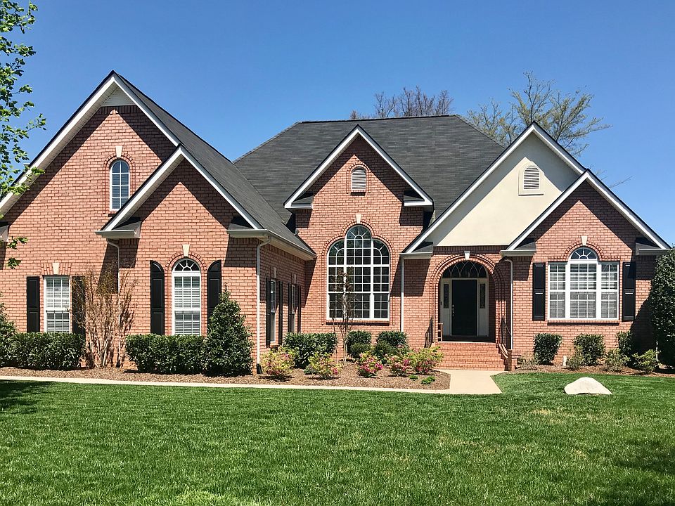 1st image of 2036 Woodcliff Dr