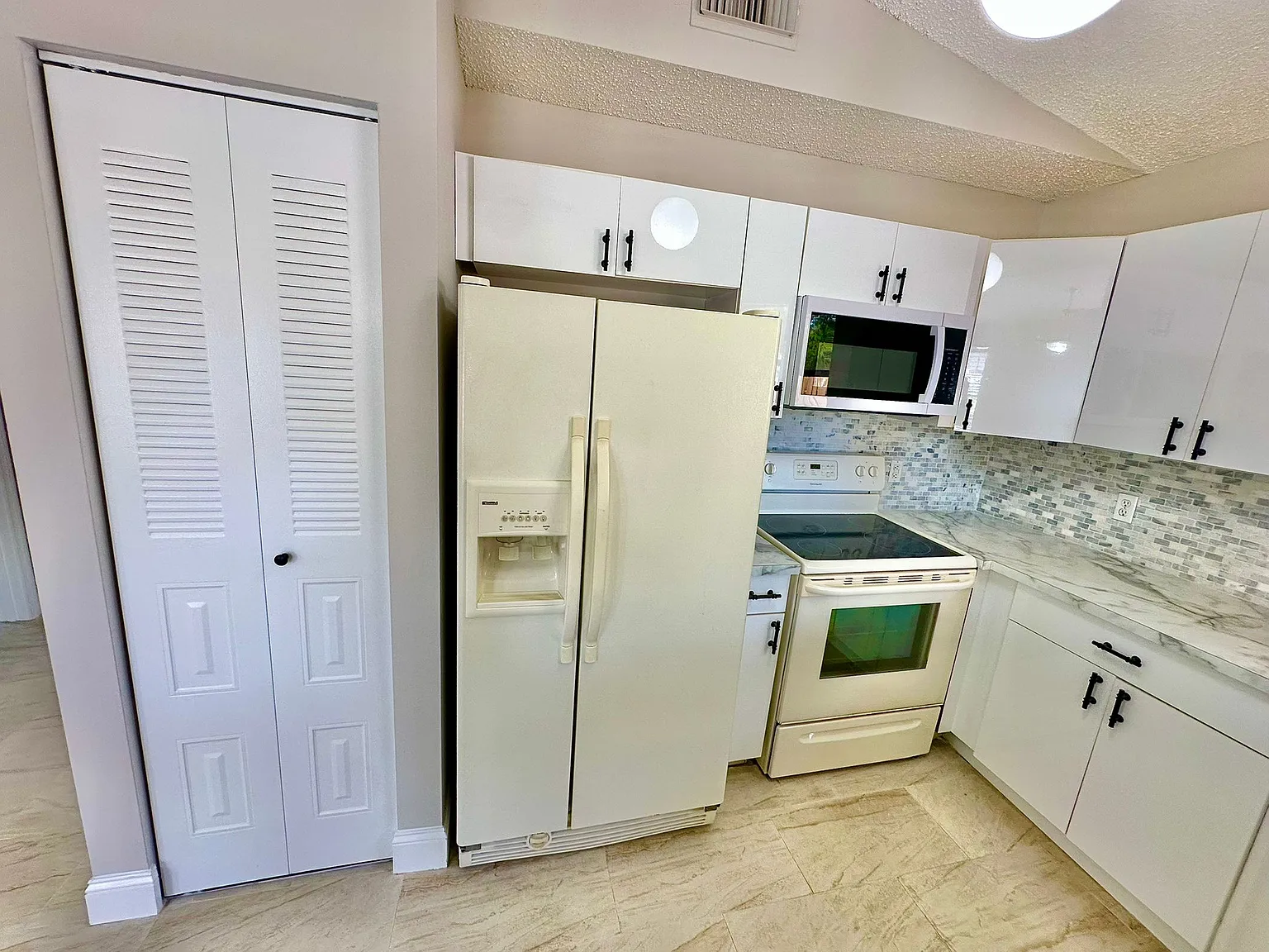 2 bed, 1400 sqft, $1,870 — Photo 4