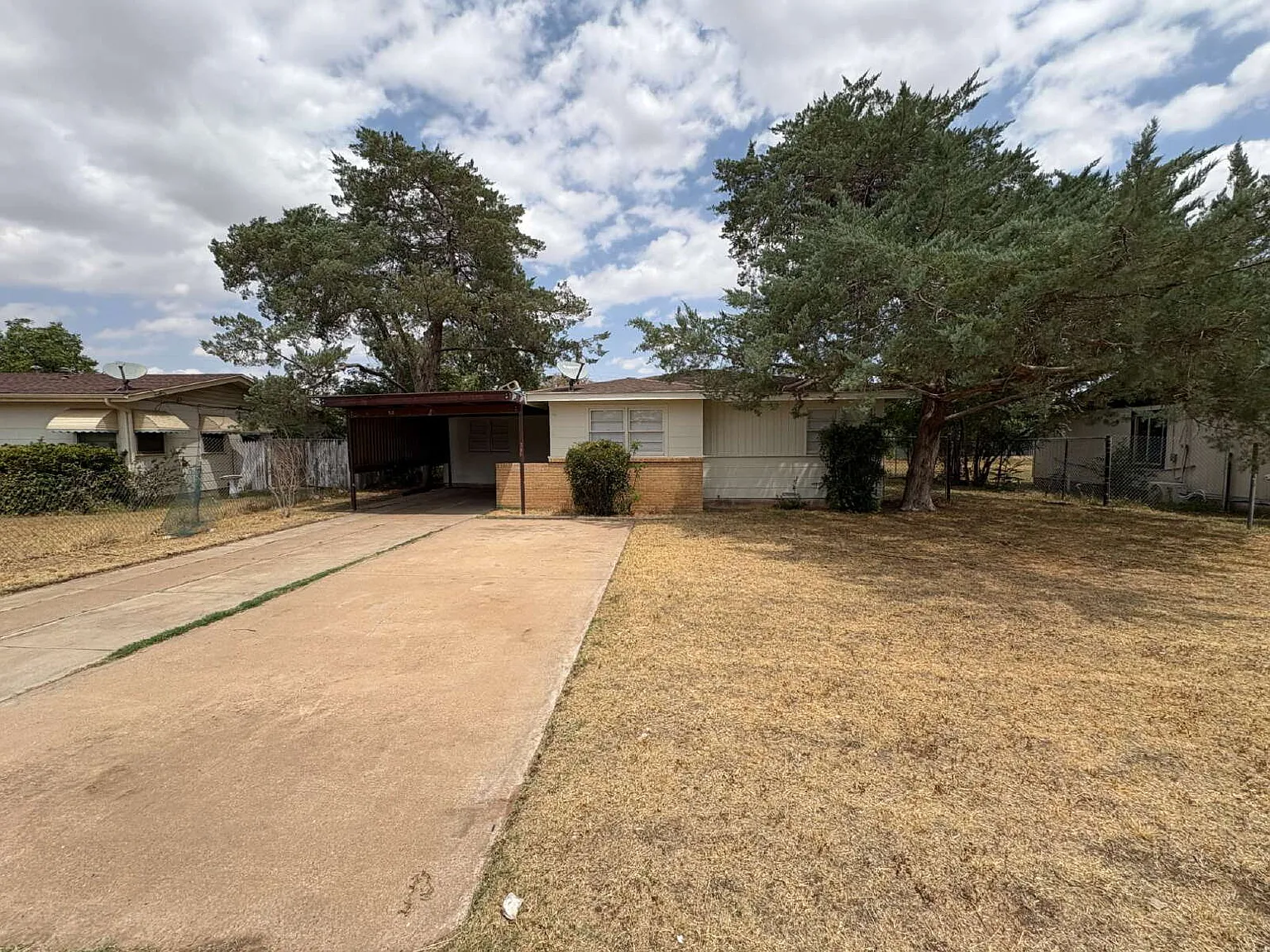 2 bed, 1.0 bath, 1034 sqft, $1,000 — Photo 1