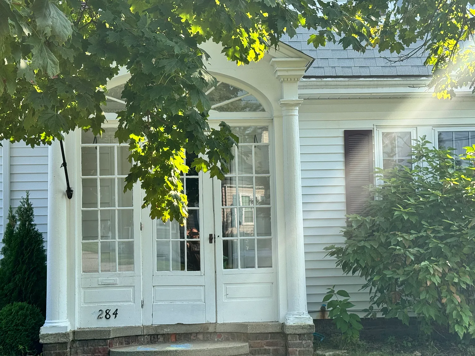 284 Parkside Dr — Photo 2