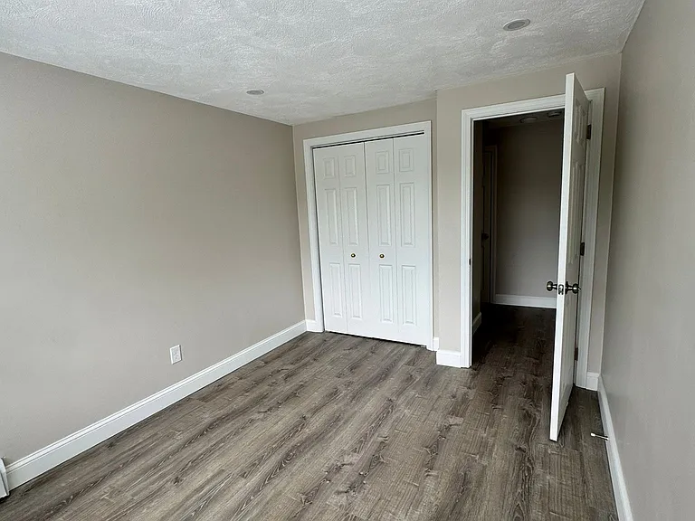 Pondsview Apartments — Photo 115