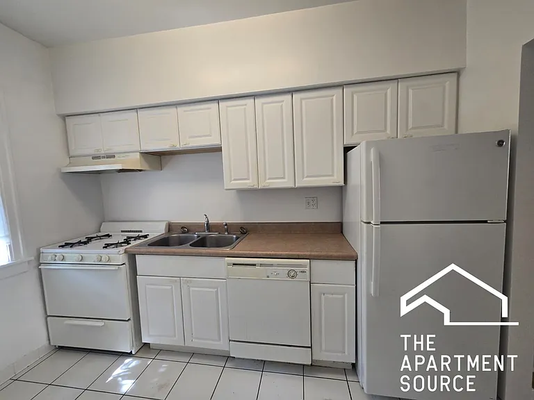 834 Reba Pl #2S — Photo 4