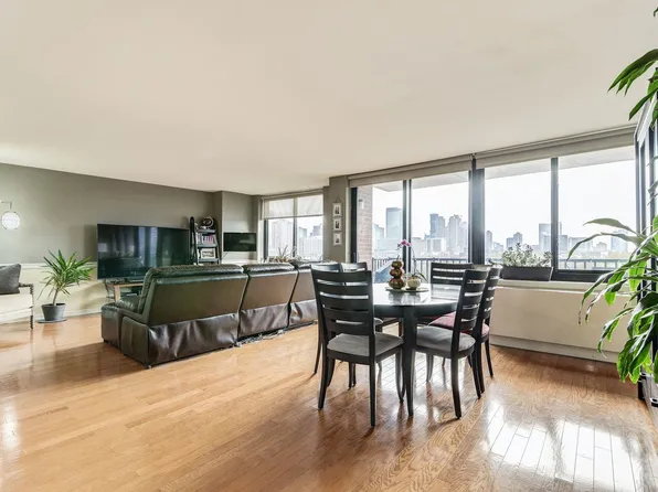 700 Grove Street image 1 of 31