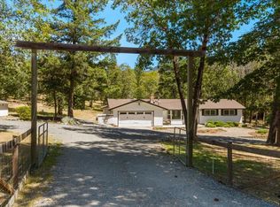 324 China Gulch Rd, Jacksonville, OR 97530