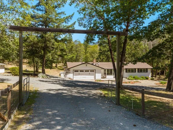 324 China Gulch Rd, Jacksonville, OR 97530