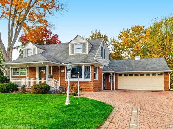 32534 Rosslyn Ave, Garden City, MI 48135