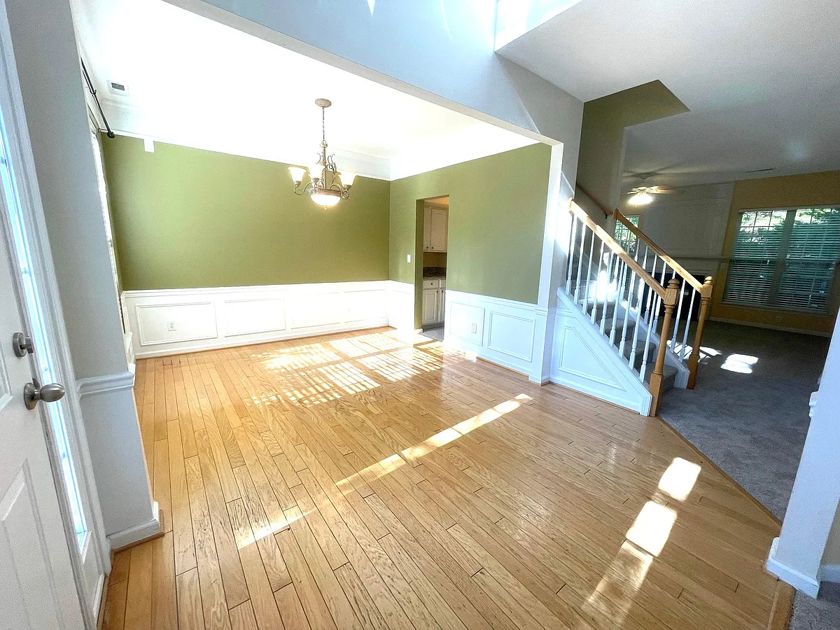 Building Photo - 102 Gisborne Ct
