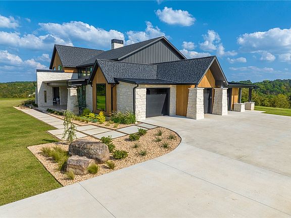 3rd image of 13975 Lake Point Dr