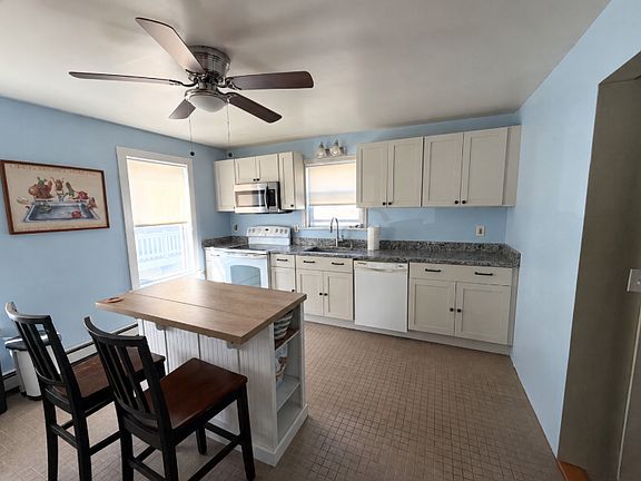 3rd image of 4 Myrtle Sq #2