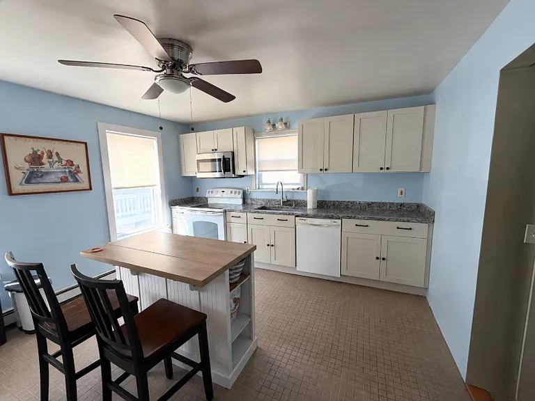 4 Myrtle Sq #2 — Photo 3