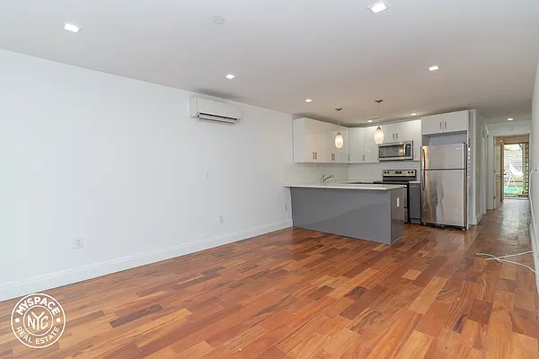 Rented by MySpaceNYC | media 18