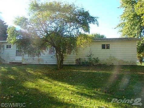 3rd image of 304 W Evergreen Ln