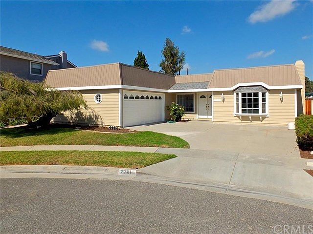 Beautiful curb appeal and located on a quiet cul-de-sac!