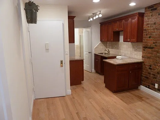 Rented by Chartwell Manhattan Realty | media 2