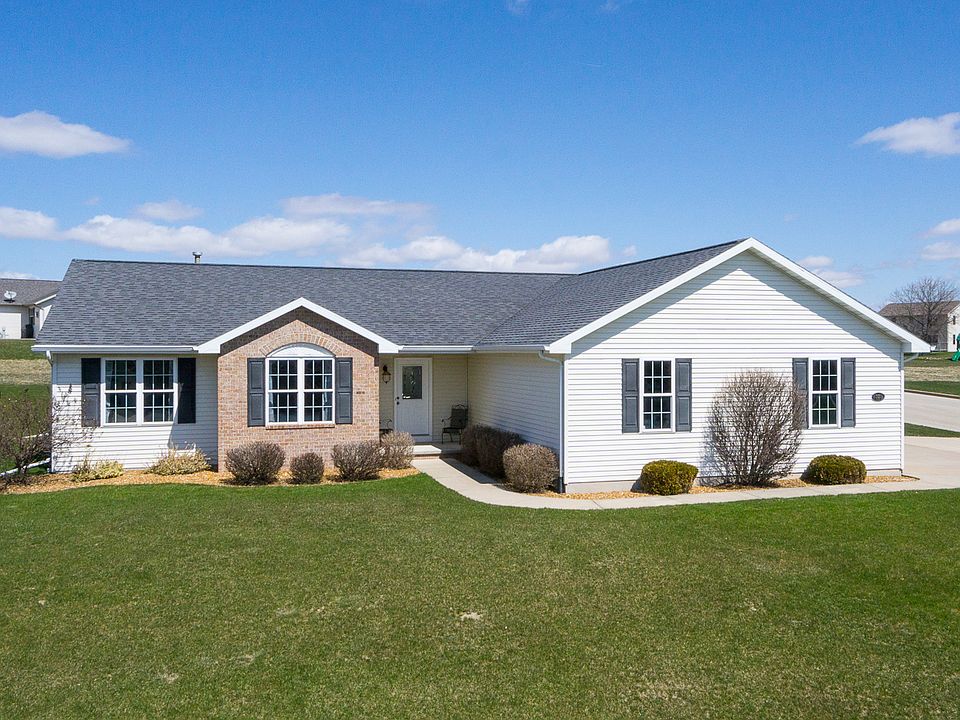 1st image of 303 Honeysuckle Dr