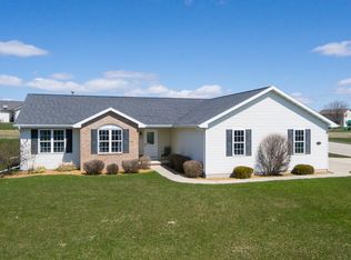 303 Honeysuckle Dr, Hortonville, WI 54944