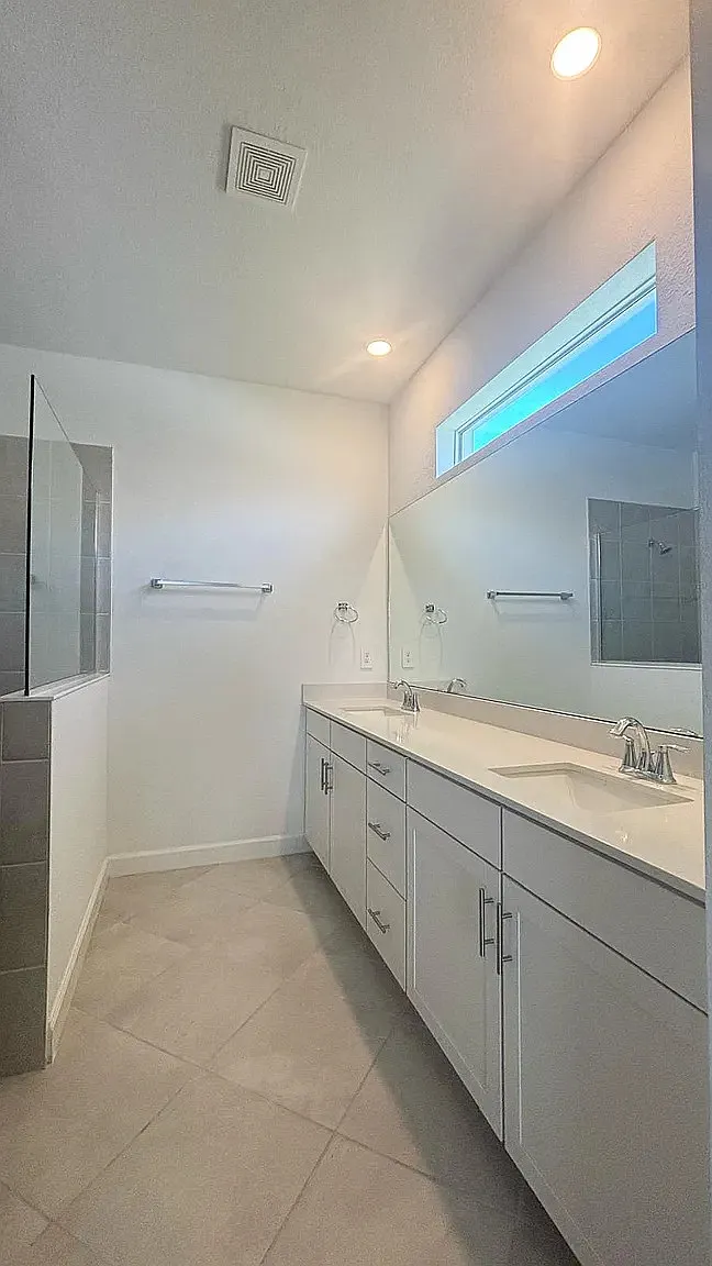 4 bed, 2032 sqft, $2,450 — Photo 2