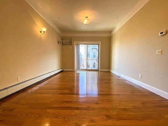3rd image of 2565 36th St #4R