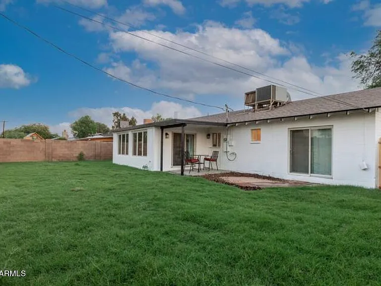 122 E Del Rio Dr — Photo 16