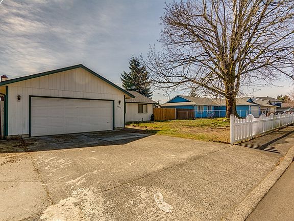 2nd image of 14215 NE 69th St
