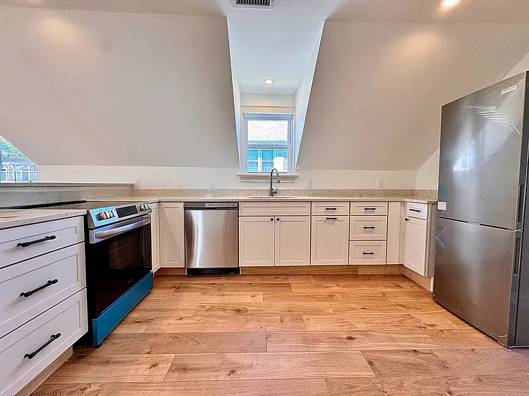 7 Hardy St #2 — Photo 10