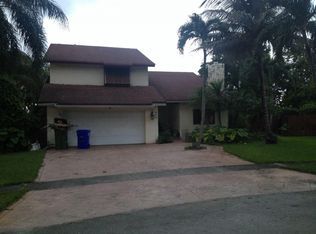 650 SW 100th Ter, Pembroke Pines, FL 33025