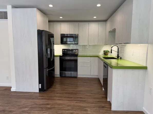 18619 Collins St APT F7, Tarzana, CA 91356