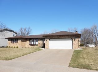 2106 W 31st St, Davenport, IA 52804