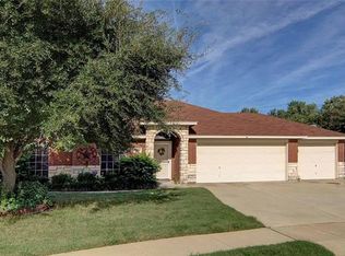 1404 Heidi Ct, White Settlement, TX 76108
