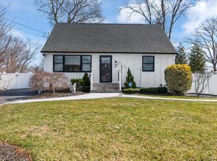 85 Joline Rd, Port Jefferson Station, NY 11776