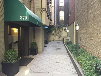 Rented by Metropolis Real Estate of Manhattan