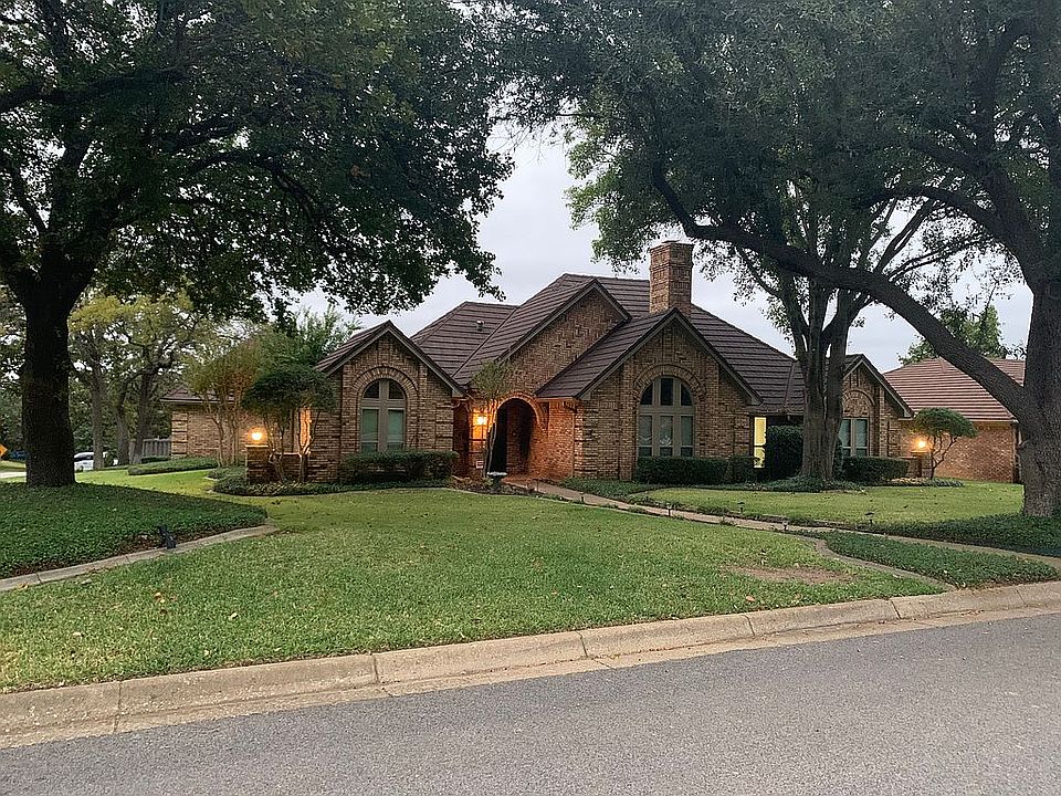 2nd image of 3612 Woodcrest Dr