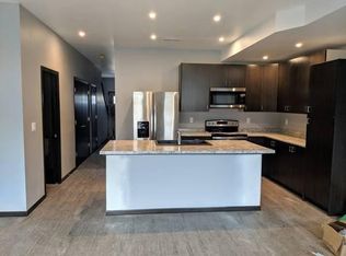 900 Eisenhower Rd #B, Hiawatha, IA 52233