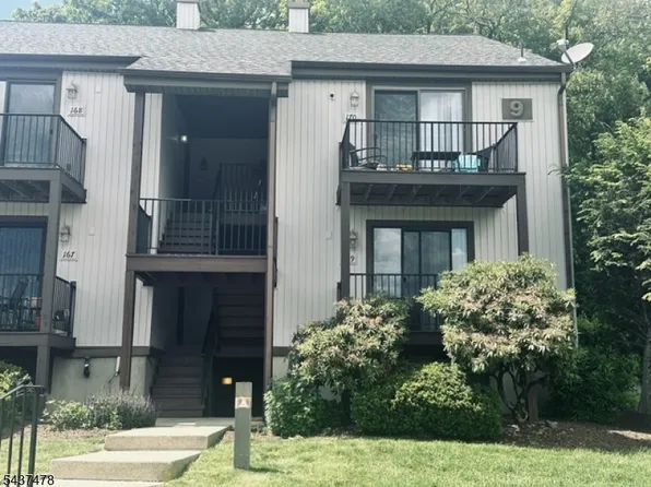 9169 Ashland Ct, Stanhope Boro, NJ 07874