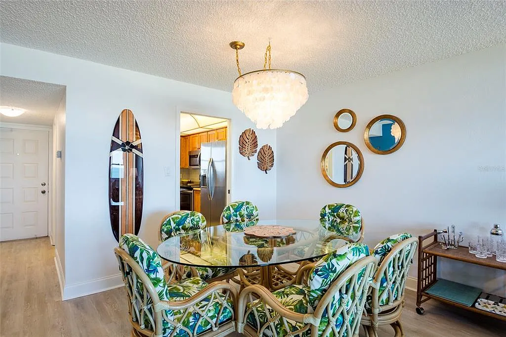 2 bed, 2.0 bath, 1111 sqft, $3,600 — Photo 4